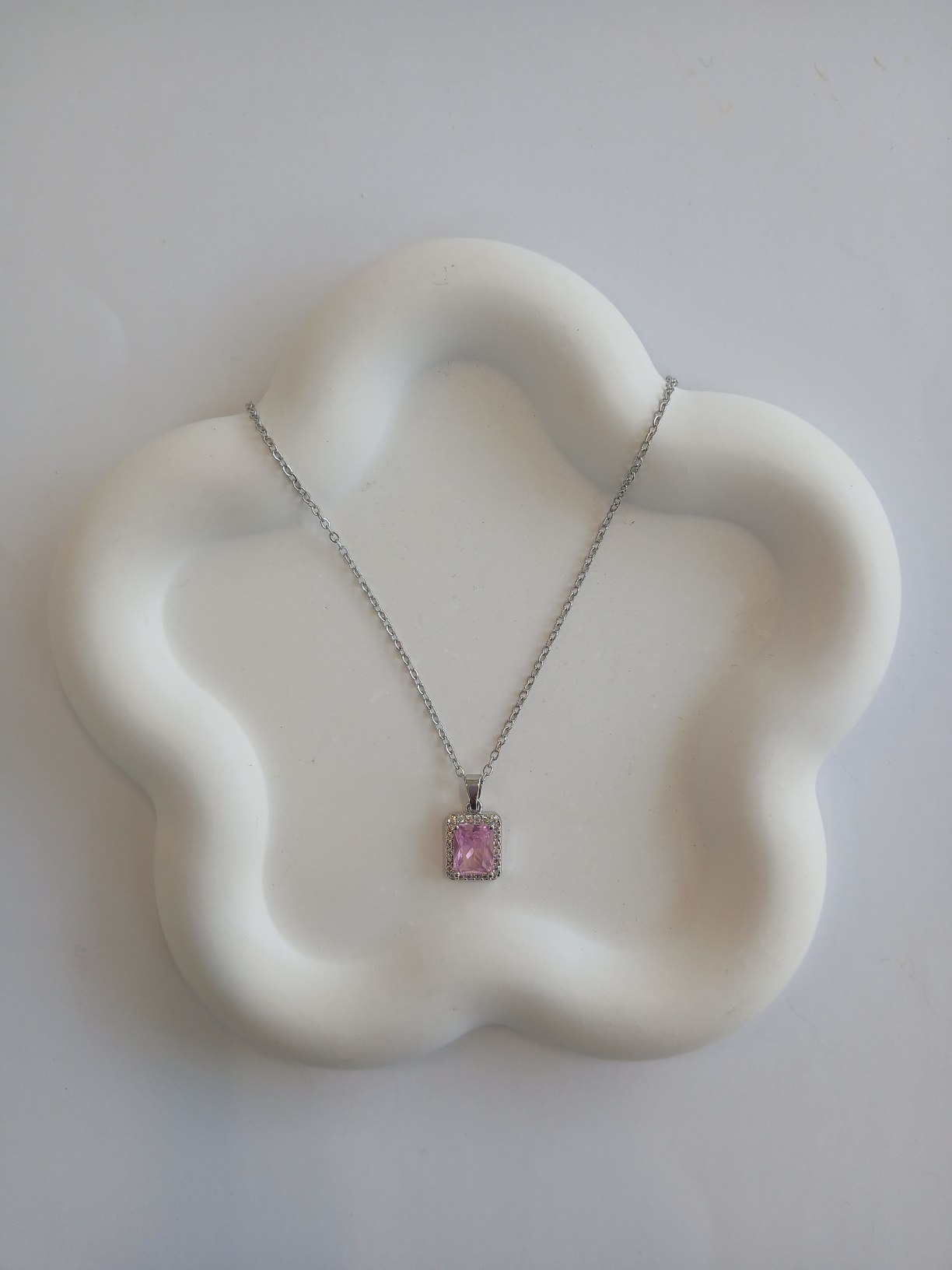 گردنبند نگین دار پینترستی رنگ ثابت