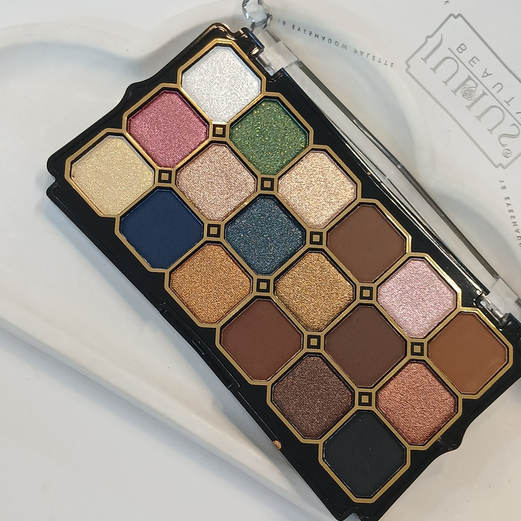 سایه چشم ۱۸ رنگ جولیوس