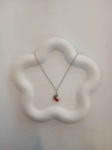 گردنبند فانتزی توتفرنگی دخترانه و کیوت