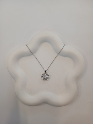 گردنبند نگیندار چرخان درخشان و خاص