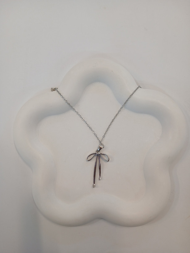 گردنبند طرح پاپیون ظریف و شیک